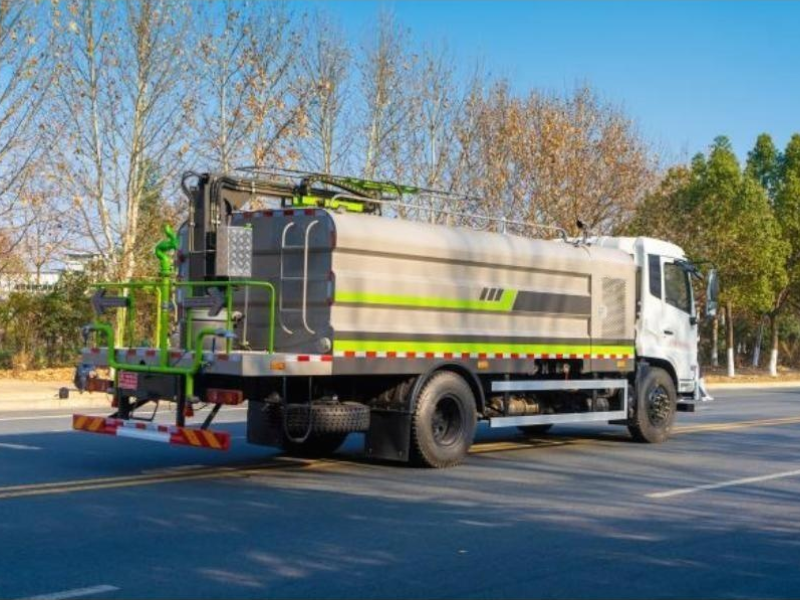 Dongfeng Tianjin Solar Photovoltaic Cleaning Vehicle