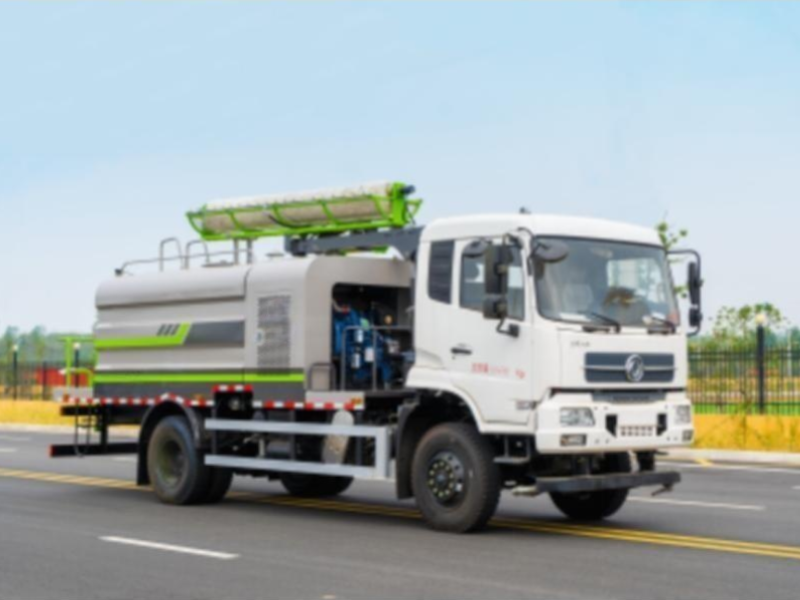 Dongfeng Tianjin Four-wheel Drive Solar-Powered Cleaning Vehicle