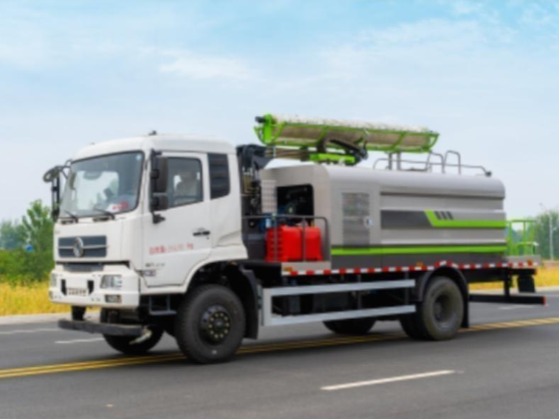 Dongfeng Tianjin Four-wheel Drive Solar-Powered Cleaning Vehicle