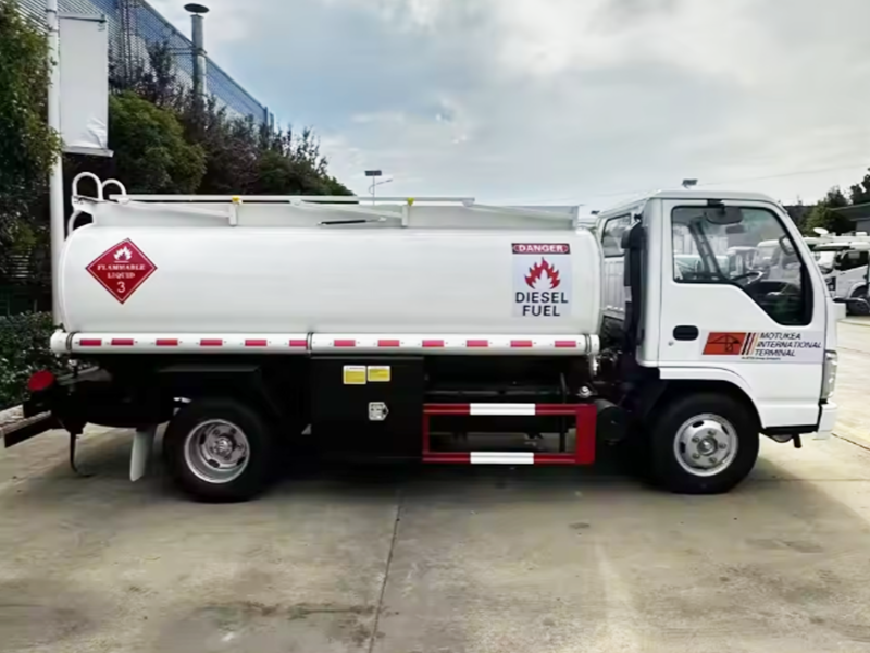 ISUZU 5-cubic mobile refueling vehicle with a capacity of 5000L