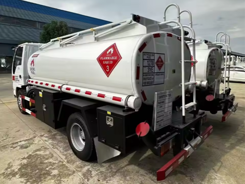 ISUZU 5-cubic mobile refueling vehicle with a capacity of 5000L