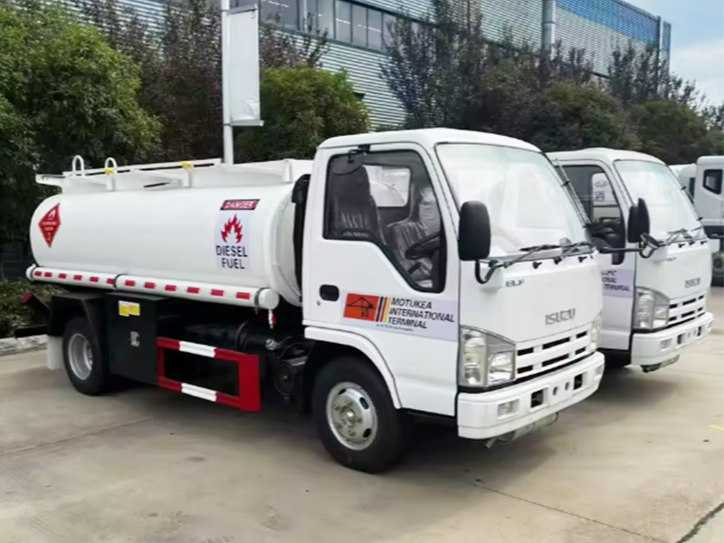ISUZU 5-cubic mobile refueling vehicle with a capacity of 5000L