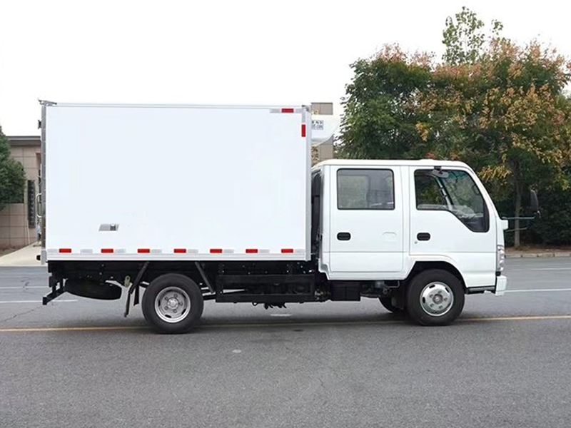ISUZU 100P Double-Seated Refrigerated Truck