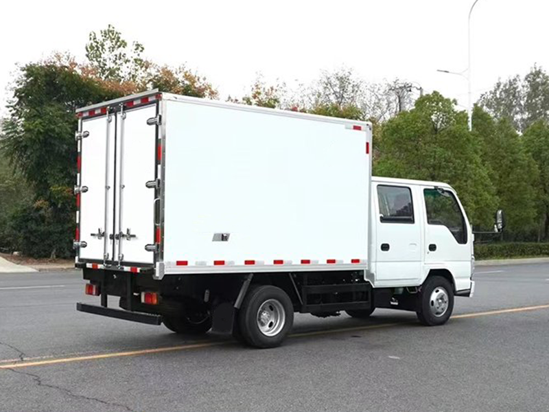 ISUZU 100P Double-Seated Refrigerated Truck