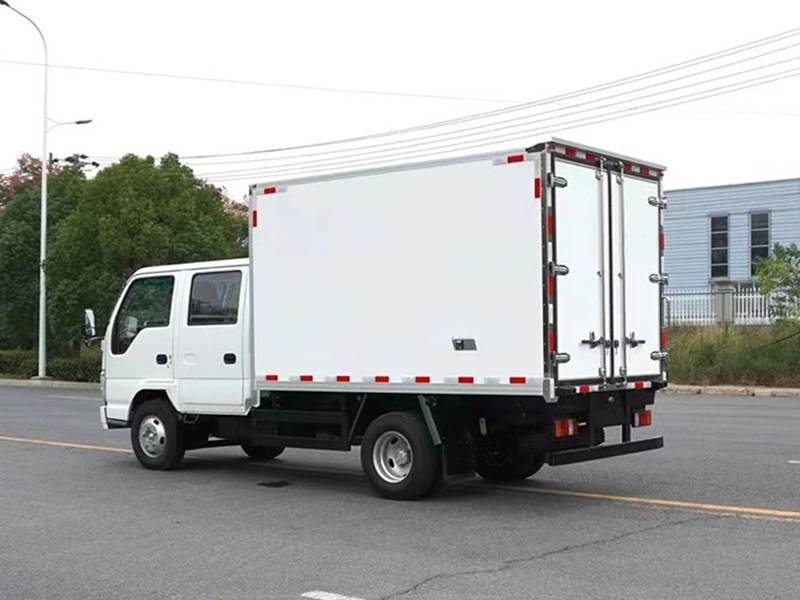 ISUZU 100P Double-Seated Refrigerated Truck