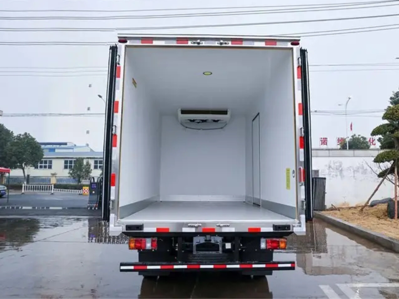 ISUZU kv100 refrigerated truck