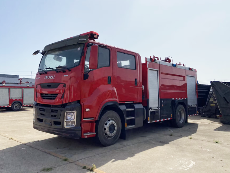 ISUZU Little Giant 4X2 7000-liter Fire Engine