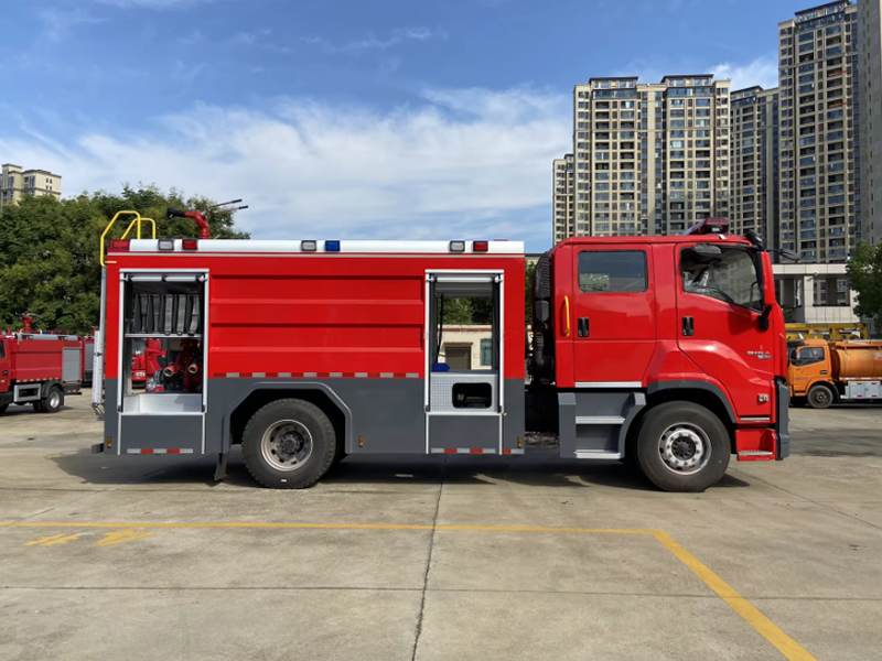 ISUZU Little Giant 4X2 7000-liter Fire Engine