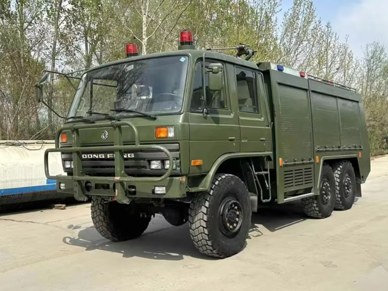 Dongfeng fire engine, Cummins 190 horsepower, 6-speed transmission