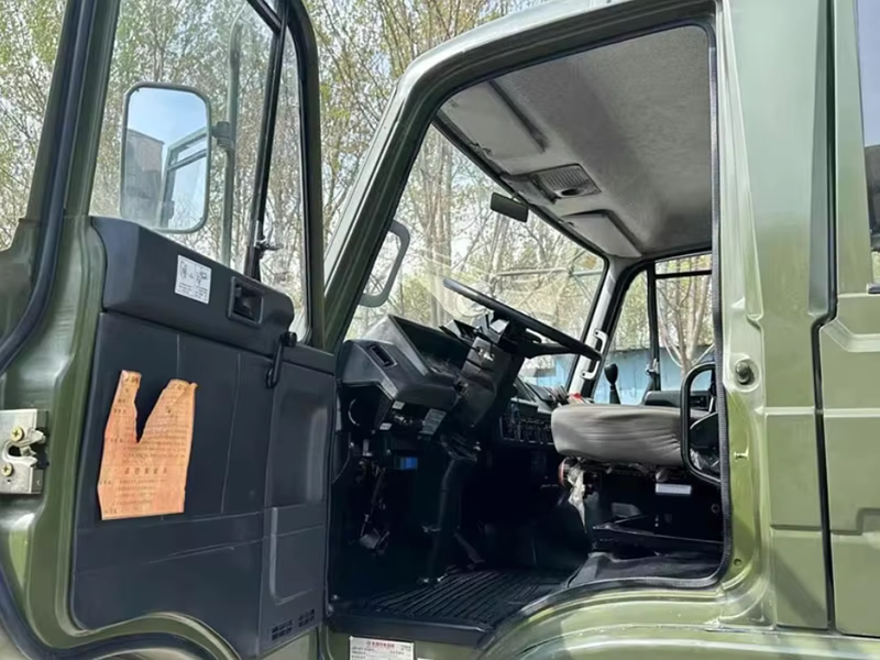 Dongfeng fire engine, Cummins 190 horsepower, 6-speed transmission