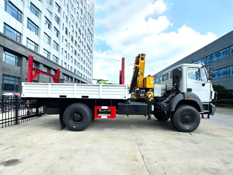 Beibun Full-Drive 4x4 Crane Truck - 10 Ton Folding Boom