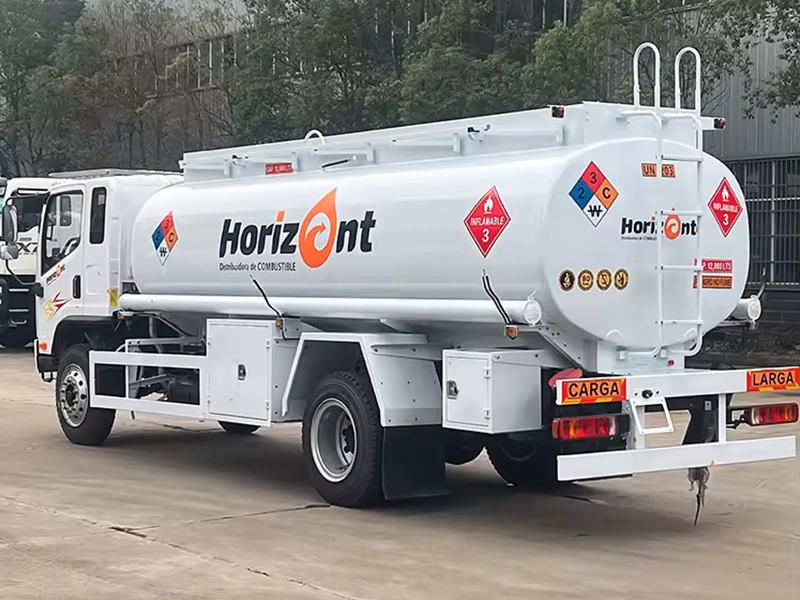 Personnalisation personnalisée FAW 4X2 conduite gauchedroite 12000L camion à huile avec moteur diesel Yuchai et pompe