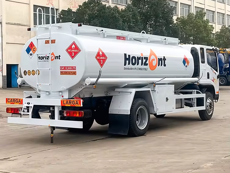 Personnalisation personnalisée FAW 4X2 conduite gauchedroite 12000L camion à huile avec moteur diesel Yuchai et pompe