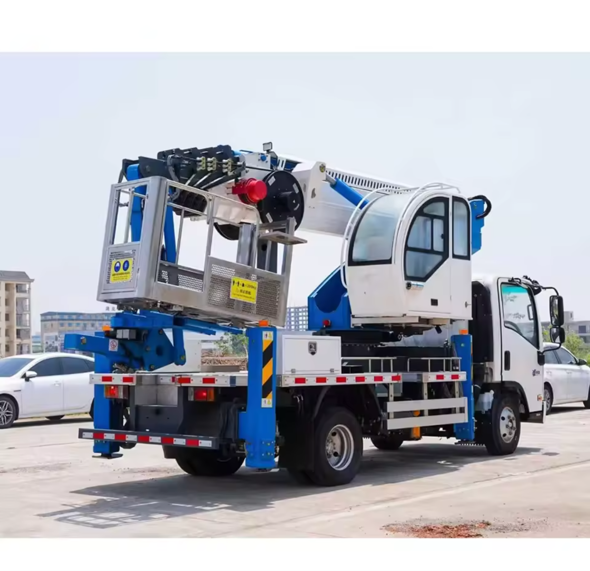 Camion Isuzu pour opérations en haute altitude, camion plateforme aérienne QingLing Isuzu 28m avec petit bras