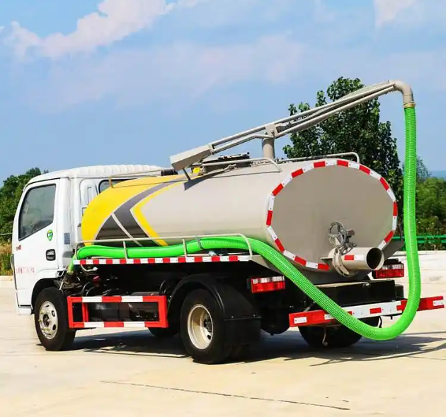 Dongfeng Duolika 3-cubic-meter Sewage Suction Truck