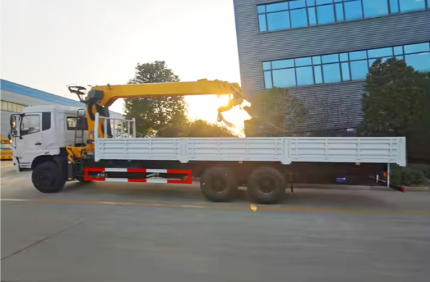 DF 6x4 10-ton crane truck, 260HP, Euro III, 10-ton, 4-section boom, crane truck