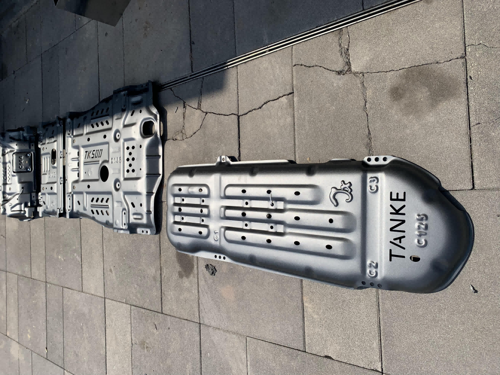 Bottom protective skateboard