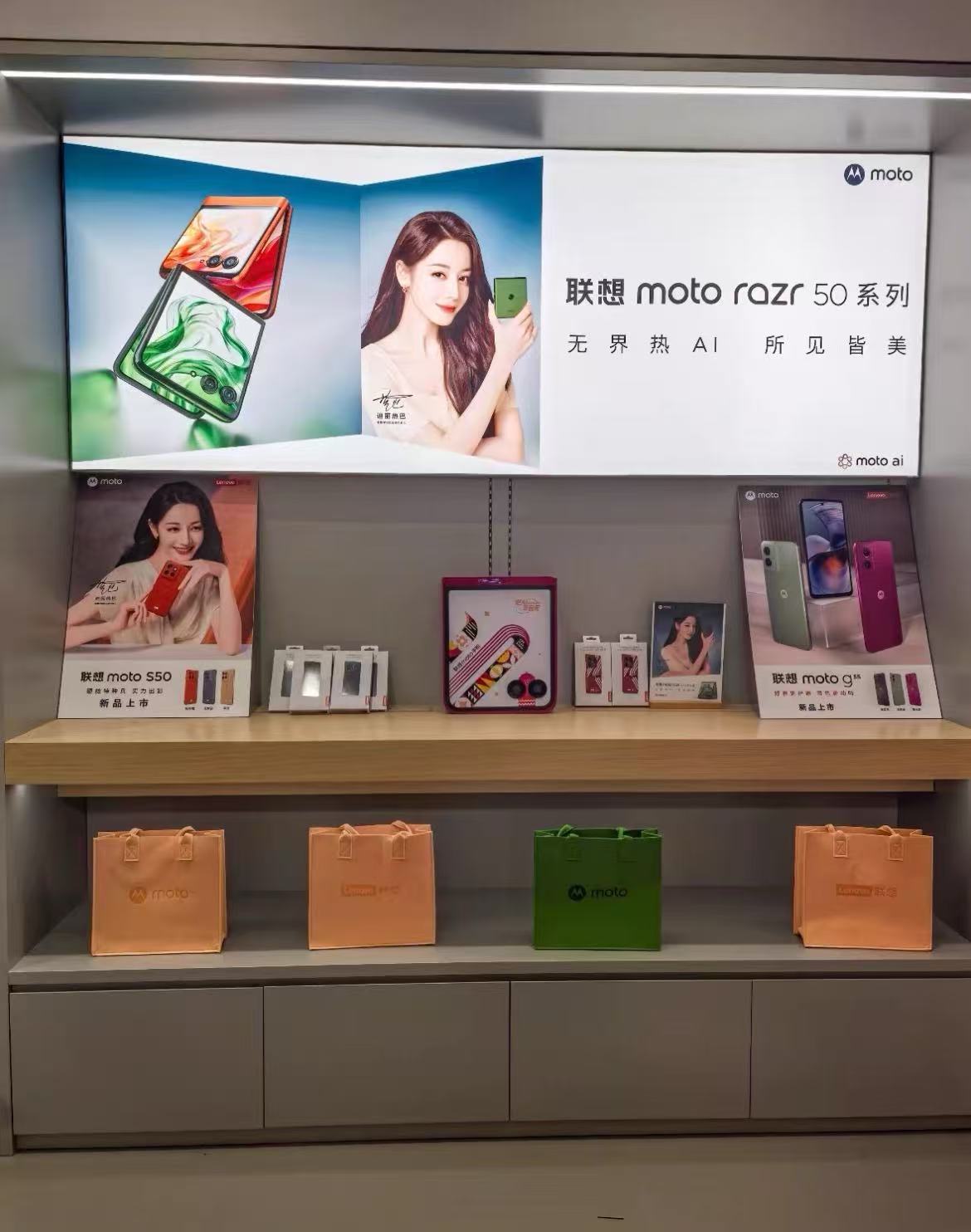 Mobile phone accessories display cabinet