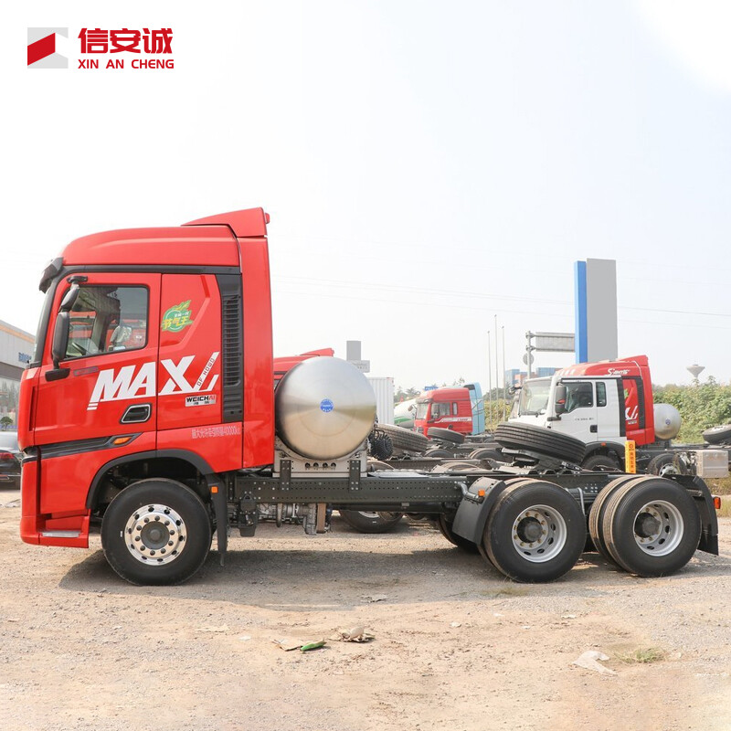 Sinotruk HOWO Max heavy truck 530 HP 4X2 LNG tractor