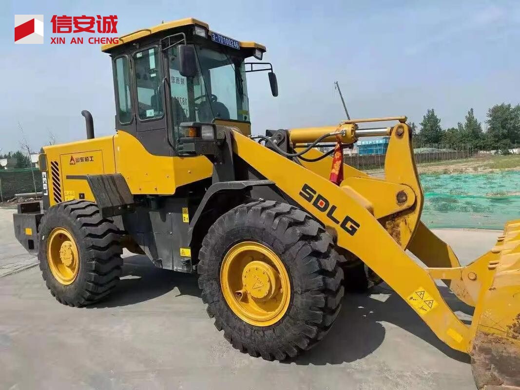 Four-wheel drive diesel loader