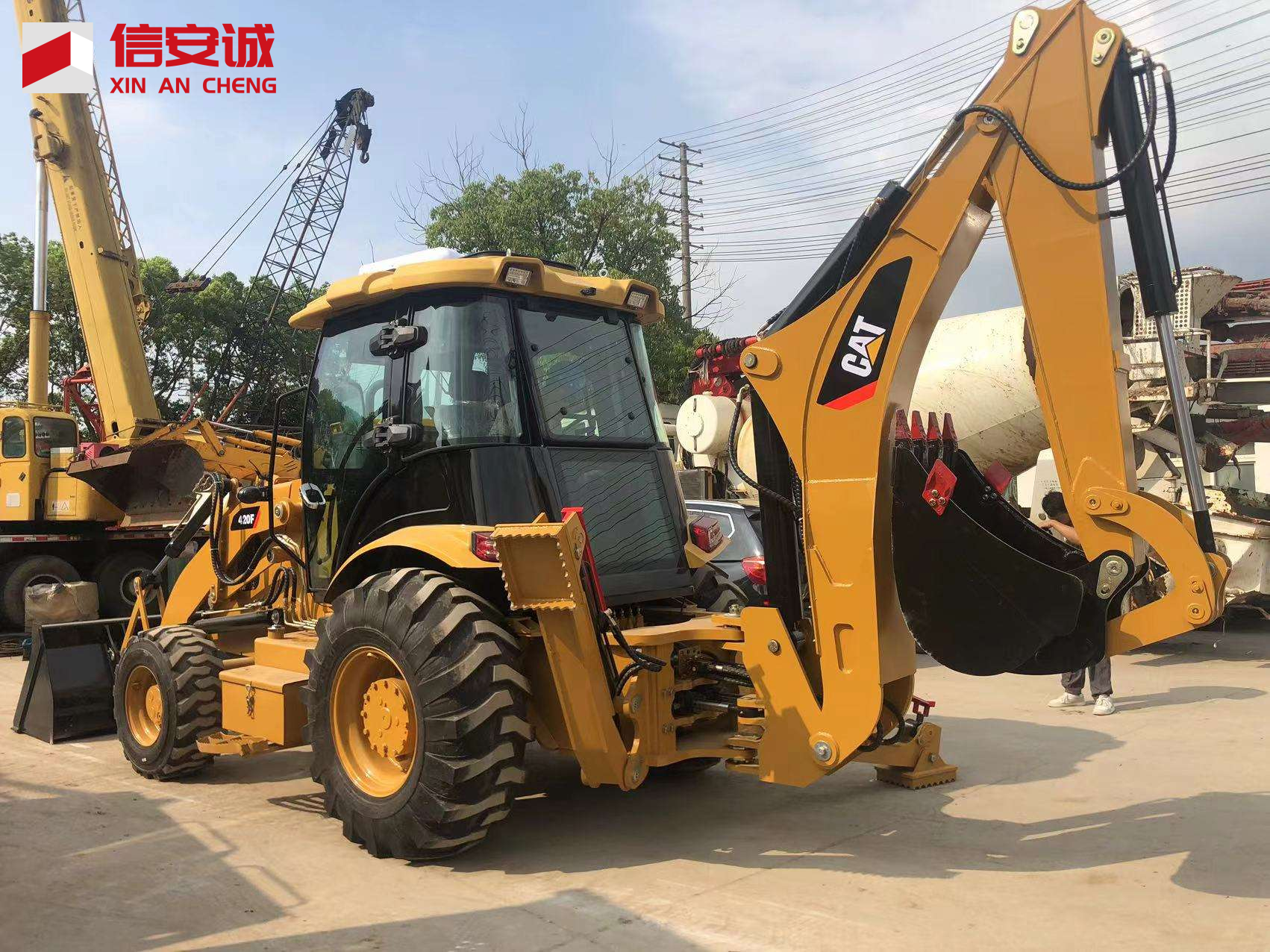 Used CAT 966H 6-ton front wheel loader with a payload of 195 kW