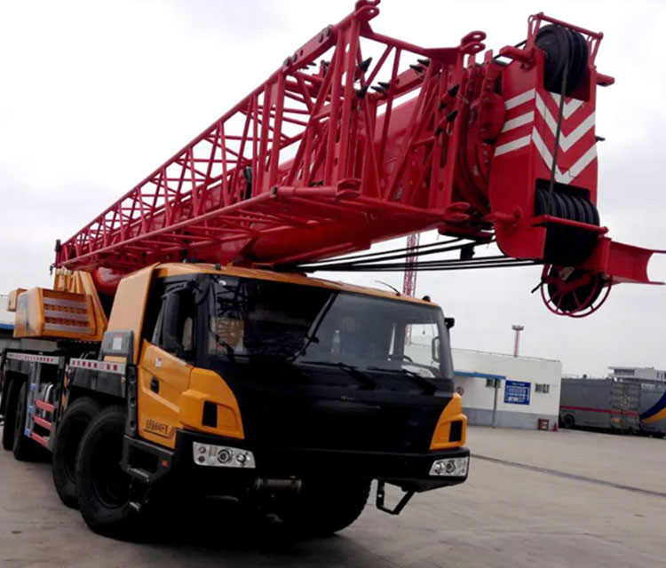 Construction Machinery Lifting Equipment 130Ton Truck Crane