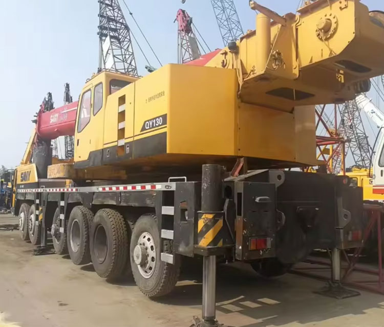 Construction Machinery Lifting Equipment 130Ton Truck Crane