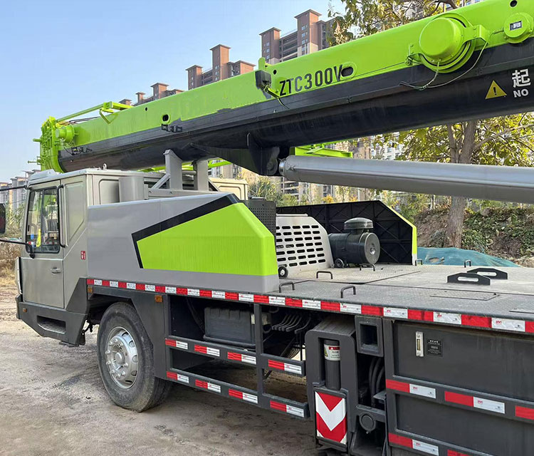 Used Zoomlion Mobile Crane 30 Ton 5-section Telescopic Boom