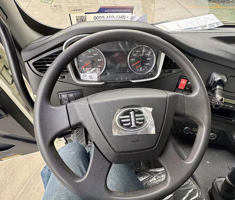 Used FAW J6P Tractor Head 350HP 6X4 Almost New