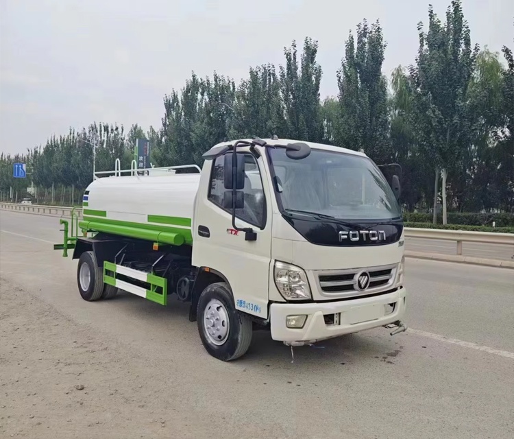 Used and new Foton 4x2 5000L multi-functional sprinkler trucks