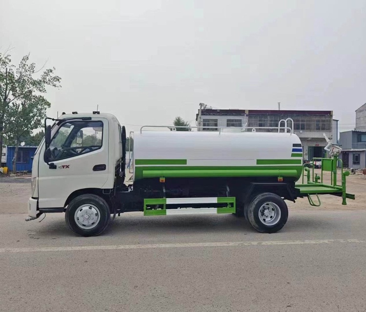 Used and new Foton 4x2 5000L multi-functional sprinkler trucks