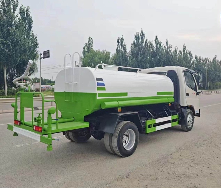 Used and new Foton 4x2 5000L multi-functional sprinkler trucks