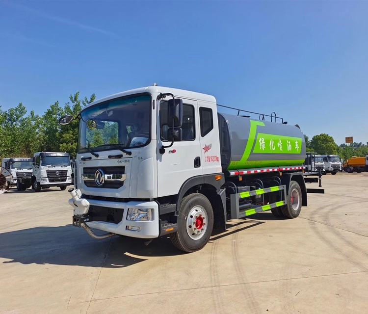 Used Dongfeng 4x2 six-wheeled water sprinkler truck for sale, 195 horsepower