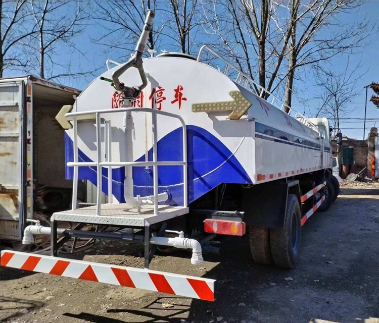 Dongfeng 6x2 high-pressure water cannon sprinkler truck with 8-wheel diesel engine