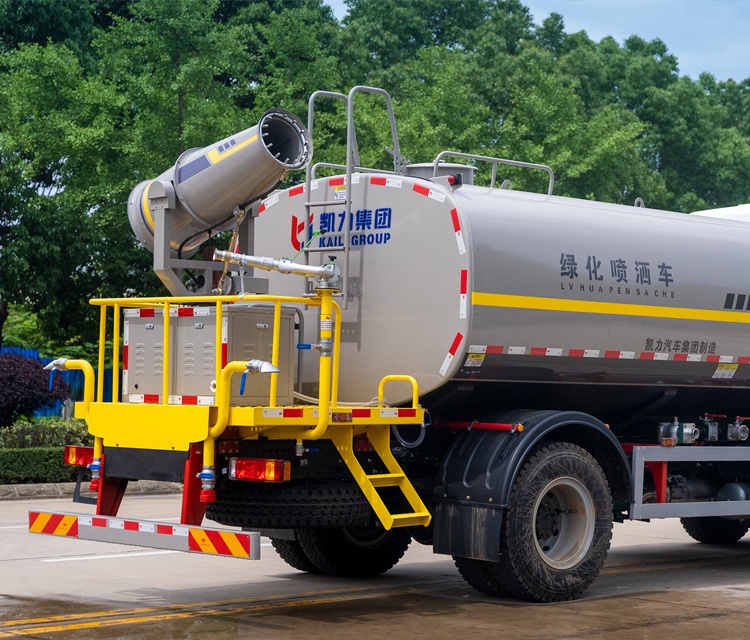 Dongfeng 4X2 Dust Suppression Vehicle, meeting Euro 6 emission standards