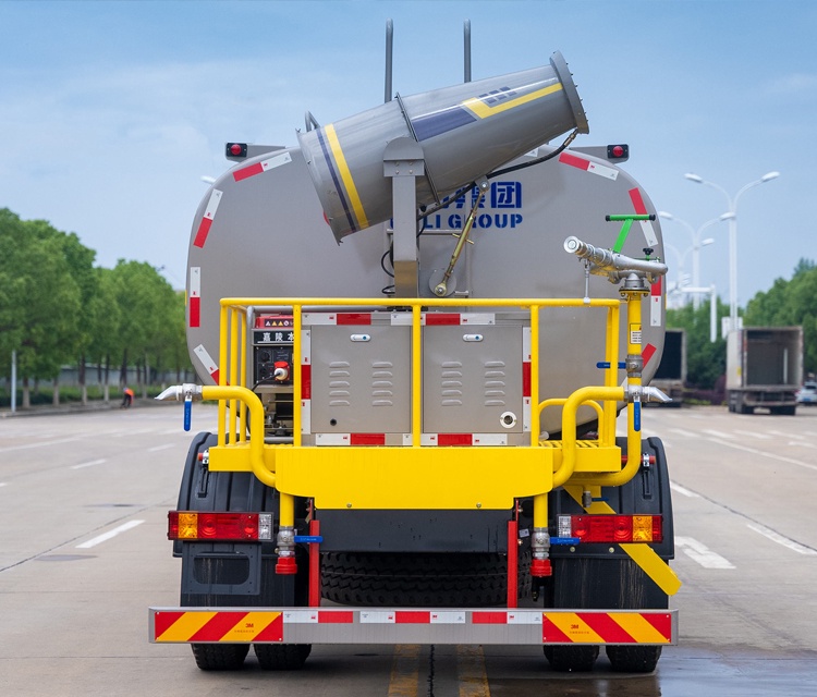 Dongfeng 4X2 Dust Suppression Vehicle, meeting Euro 6 emission standards