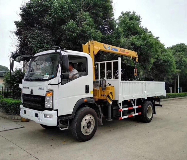 Hot Sale 371hp HOWO Cargo 6 Ton Used Crane