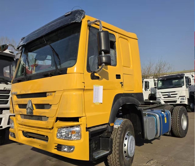 Used SINOTRUCK HOWO 4X2 Heavy Duty Towing Trailer Truck 371hp