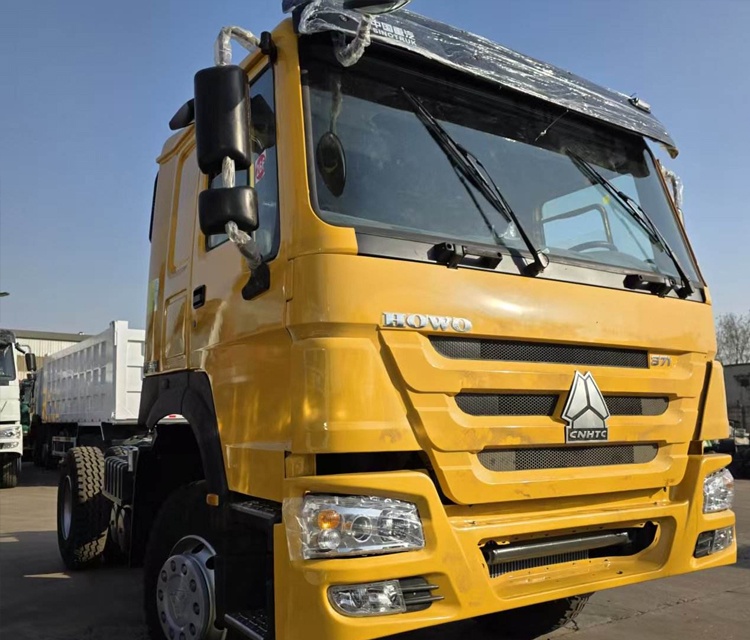 Used SINOTRUCK HOWO 4X2 Heavy Duty Towing Trailer Truck 371hp