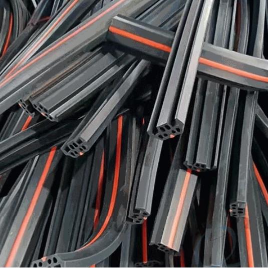 Elastic rubber seals
