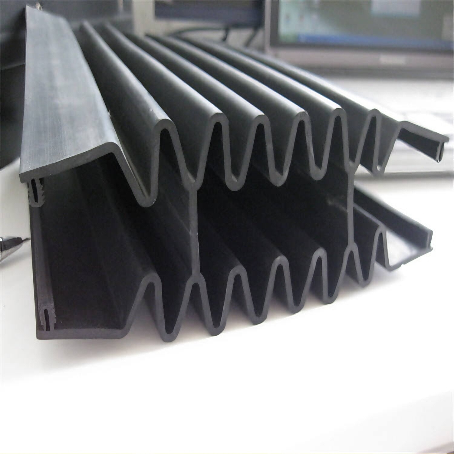 Expansion joint sealing strip