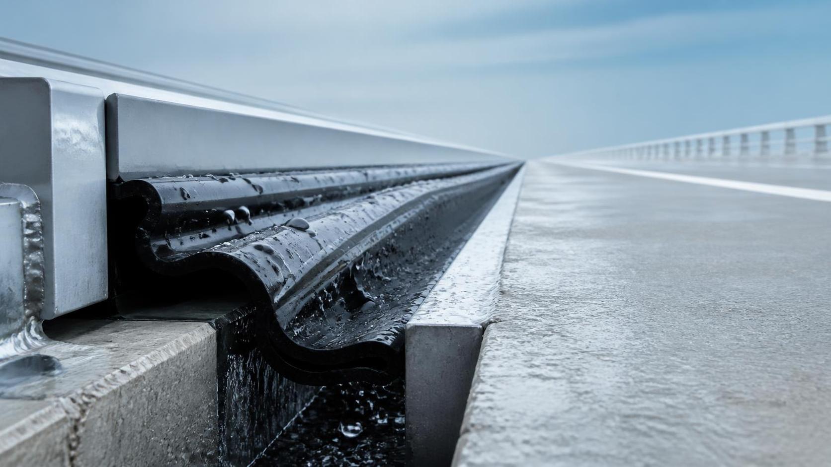 How bridge expansion seals accommodate seasonal deck movement