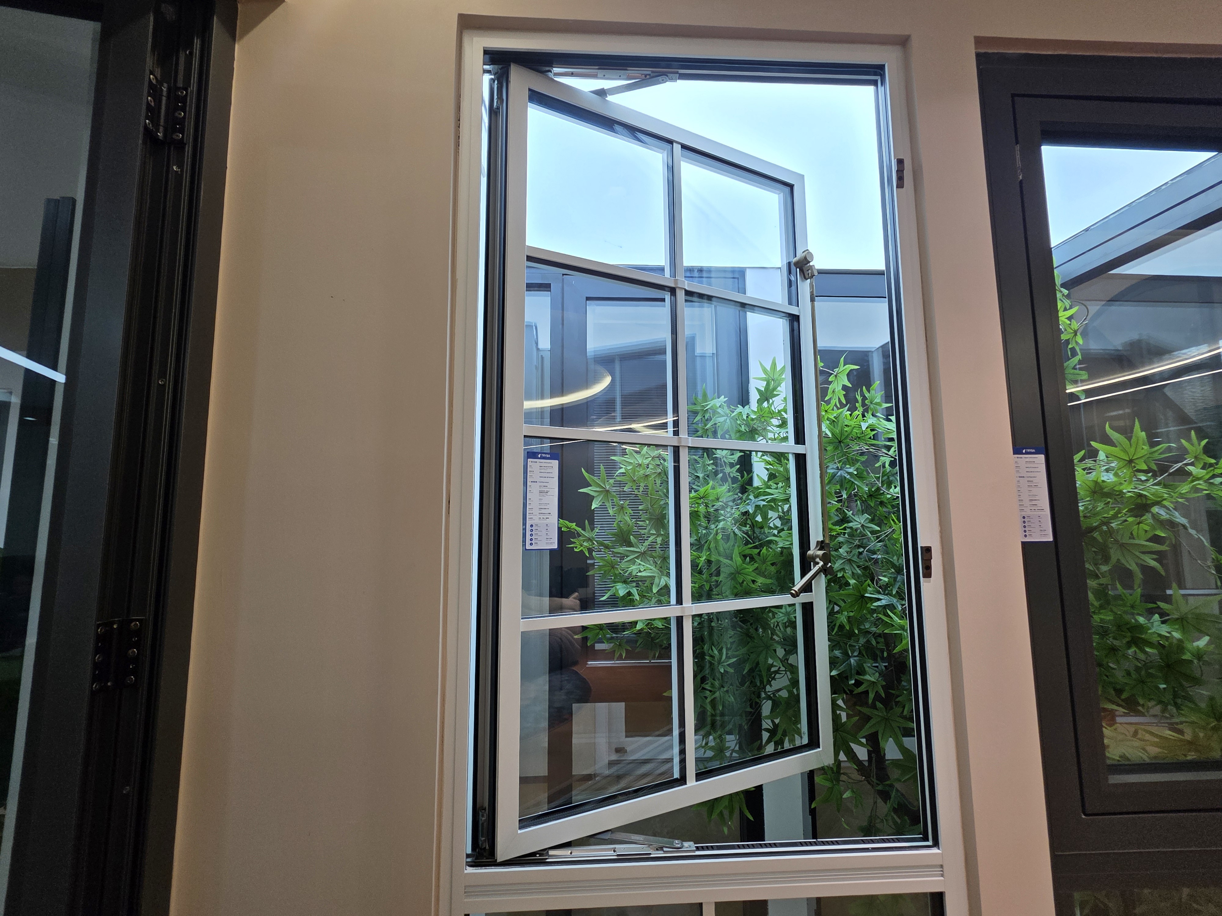 TC76 Slim Frame Grilled  Design Aluminum Caement Window