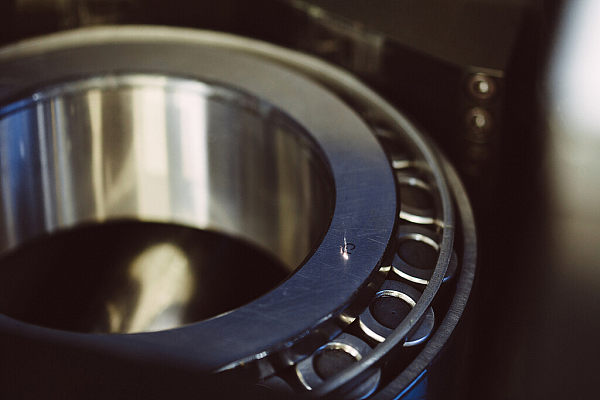 Car roller bearings are core components of automobiles, fitting into parts such as engines and wheel hubs. They are strong in load-bearing capacity, impact-resistant, have low friction, and operate stably, ensuring vehicle driving safety and handling stability.