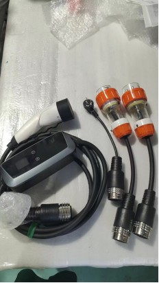 Cargador portátil para vehículos eléctricos Modo 2 con enchufes de alimentación intercambiables