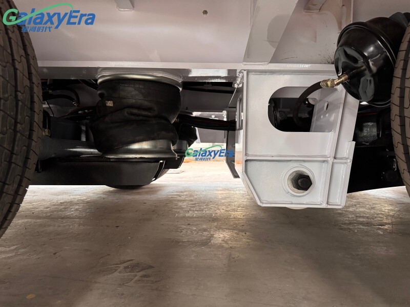 Semi-remorque plateau bas