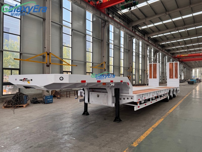 Semi-remorque plateau bas