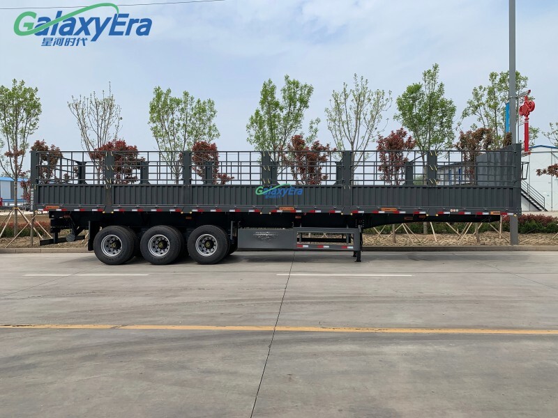 Semi-remorque à déchargement latéral