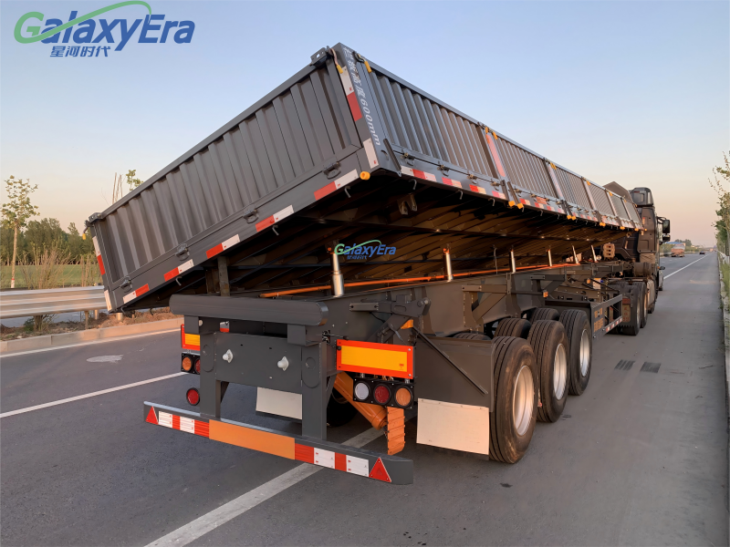 Semi-remorque à déchargement latéral