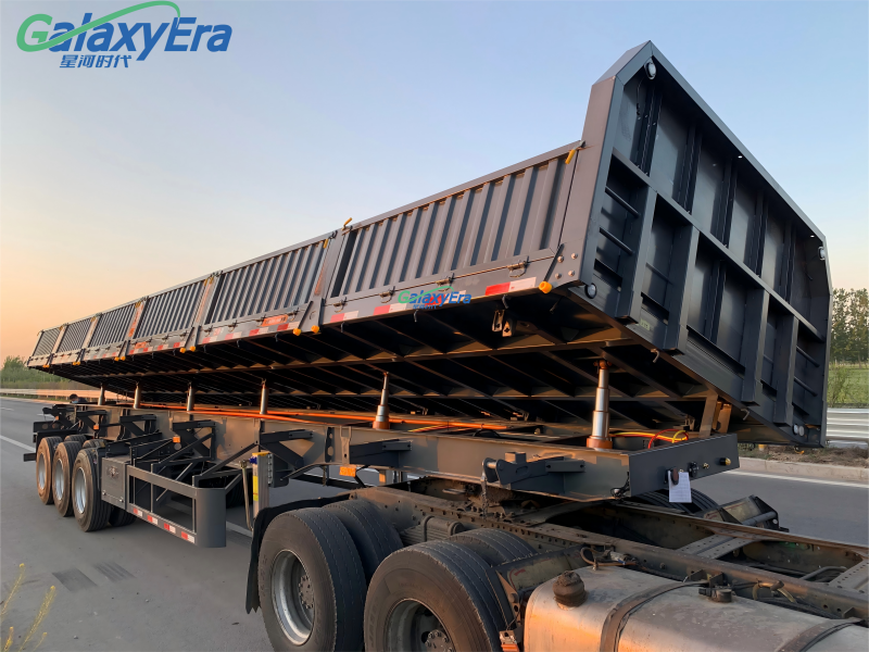 Semi-remorque à déchargement latéral